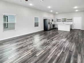 Building Photo - 3213 Chenault St