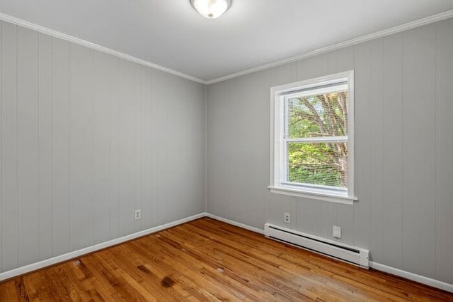 Building Photo - Large Home in Four Seasons Area, Hardwoods, Dining Room, Screed Porch, Fenced!