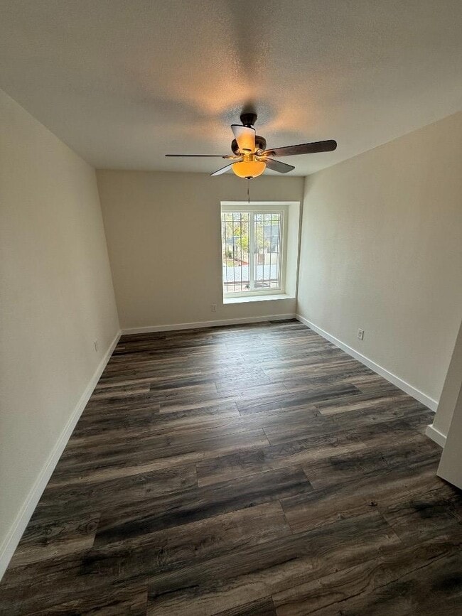 Building Photo - 2 bedroom in PHOENIX AZ 85051