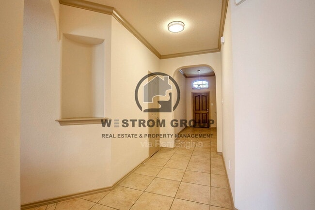 Building Photo - 3217 Hornbeam St