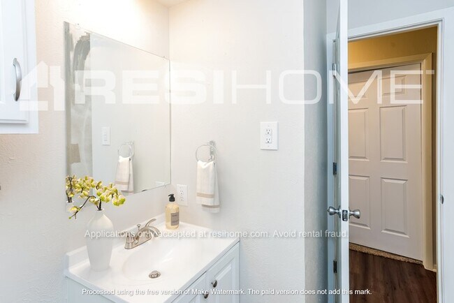 Building Photo - 1305 Duvall Dr