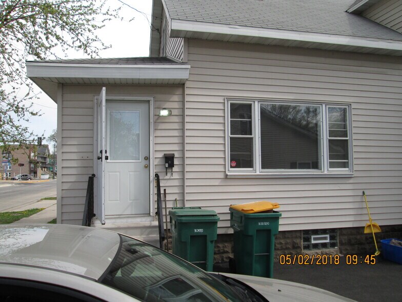 Primary Photo - 26 N Center St
