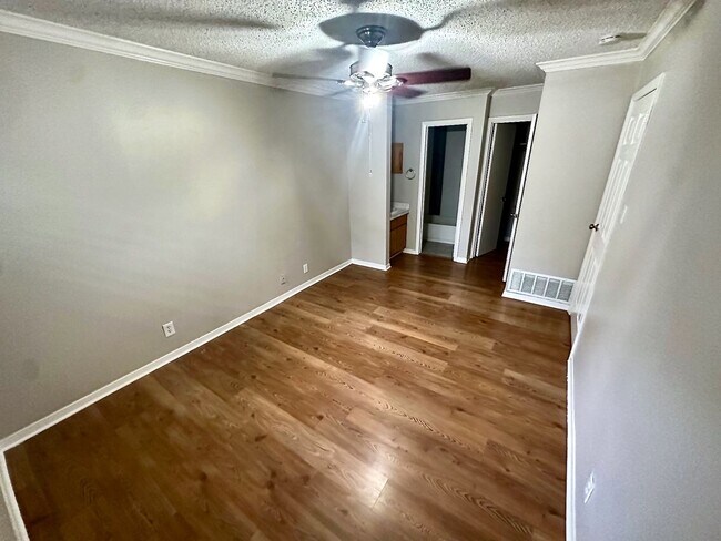 Building Photo - ***West Campus Apartment for Rent * Pet Friendly * Walk to UT Campus * On Bus Route * Spacious * ...