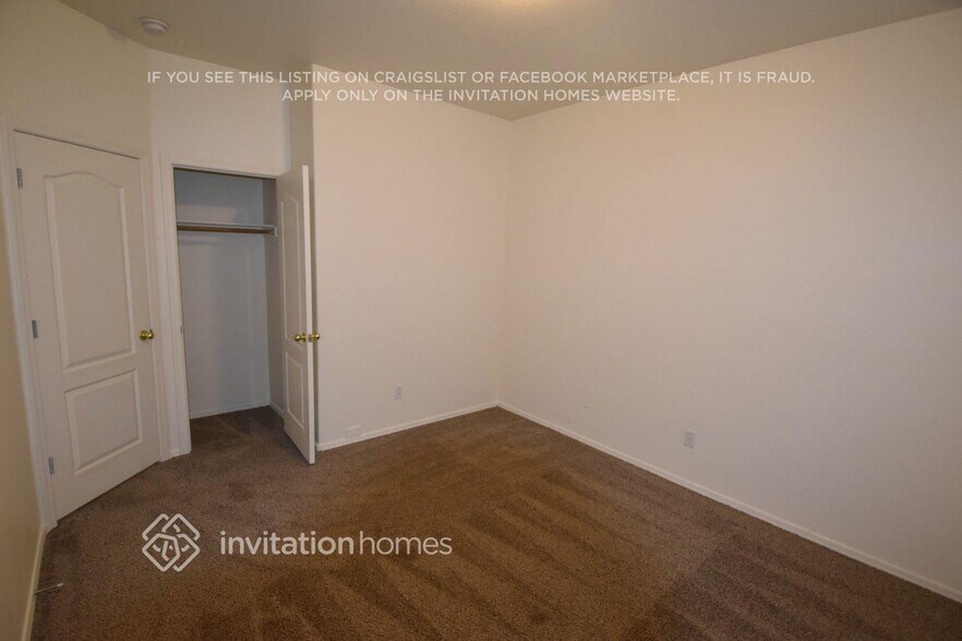 Building Photo - 2213 W Carolina Dr