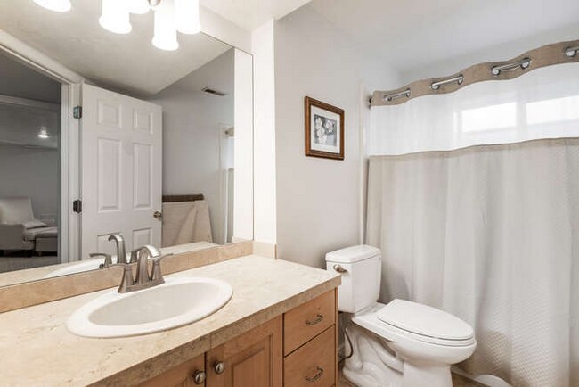 Building Photo - 2803 E Evergreen Ave