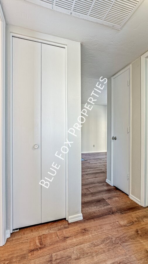 Building Photo - 1810 E Blacklidge Dr