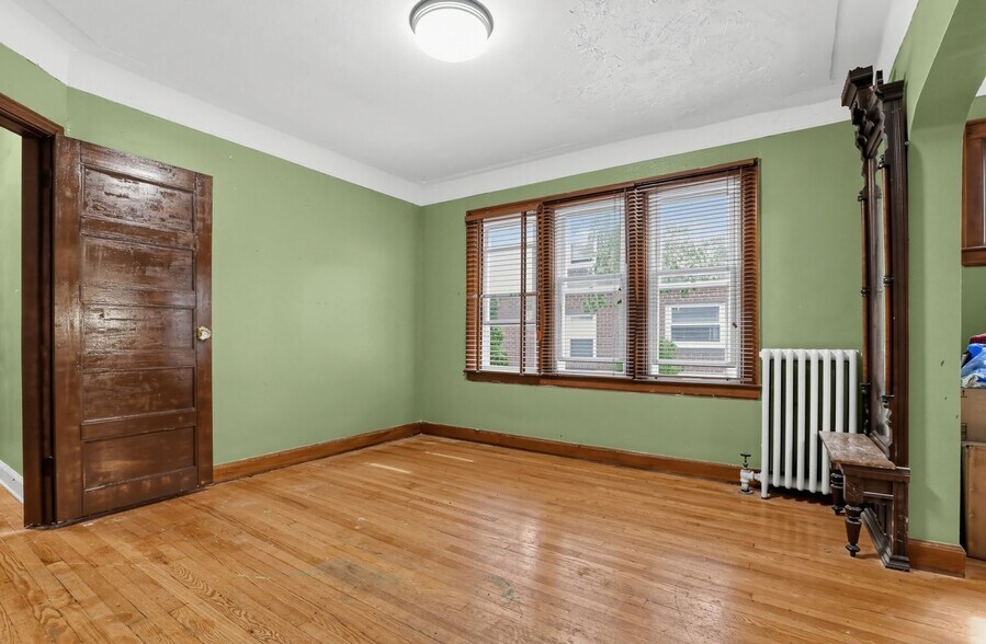 Building Photo - 884 Beaconsfield Ave