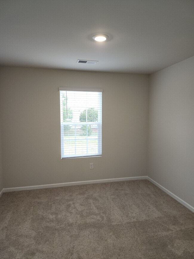 Building Photo - 708 Peyden Ln