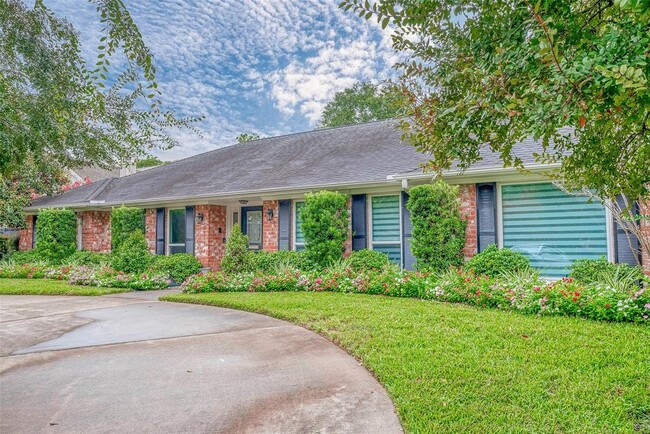 Building Photo - 10118 Briar Forest Dr