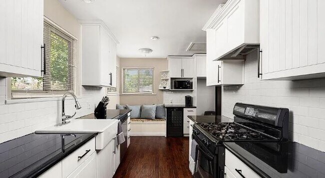 Building Photo - 2453 Alder St