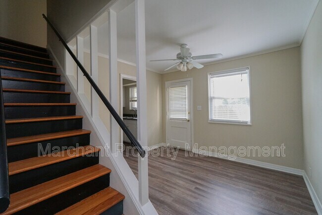 Building Photo - 605 University Ridge
