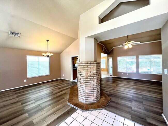 Building Photo - Spacious 4 Bed / 2 Bath Home with Loft, Fireplace & Beautiful Outdoor Entertaining Area!