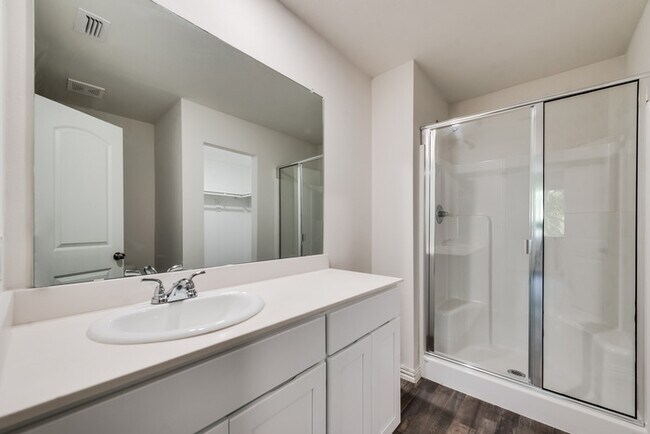 Building Photo - 1517 Sheri Ln S