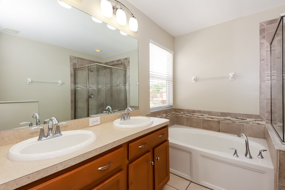 Building Photo - 10721 Shady Preserve Dr