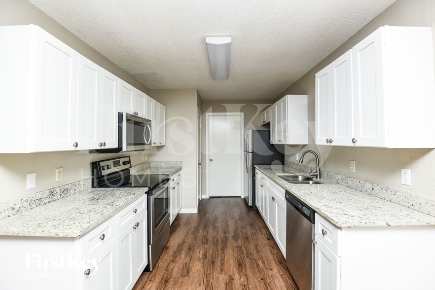 Building Photo - 2100 Cedar Ct