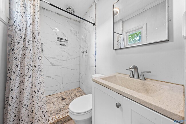 Building Photo - 805 W Arbor Dr NW