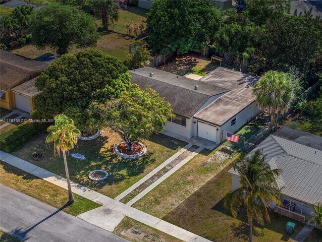 Building Photo - 30100 SW 168th Ct