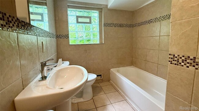 Building Photo - 24290 Eastwood St