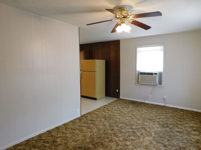 Building Photo - Cute 2 bedroom 1 bath duplex in El Dorado,...