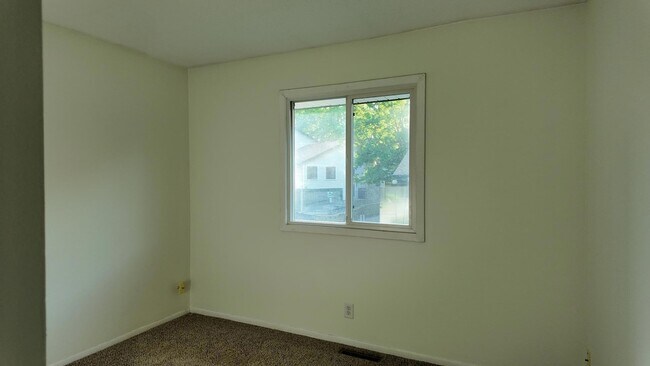 Building Photo - 2700 Shenandoah Ln N