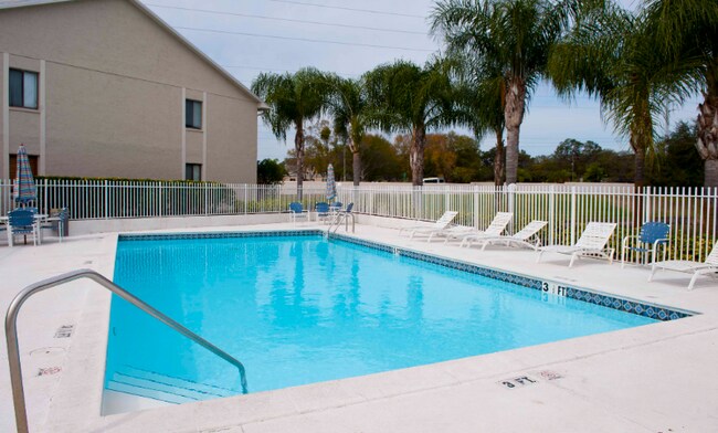 Building Photo - 2045 Hunters Glen Dr