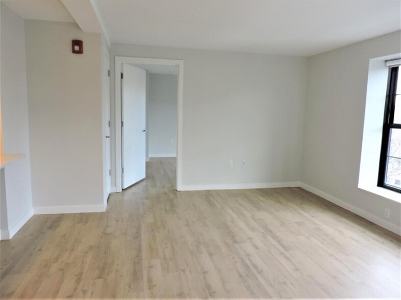 Building Photo - 9 Soden St