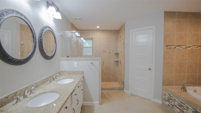 Building Photo - 3406 Deerwood Ln