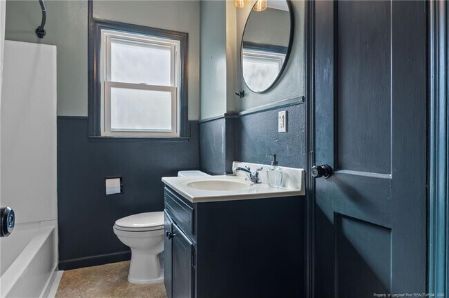 Building Photo - 813 McPherson Ave