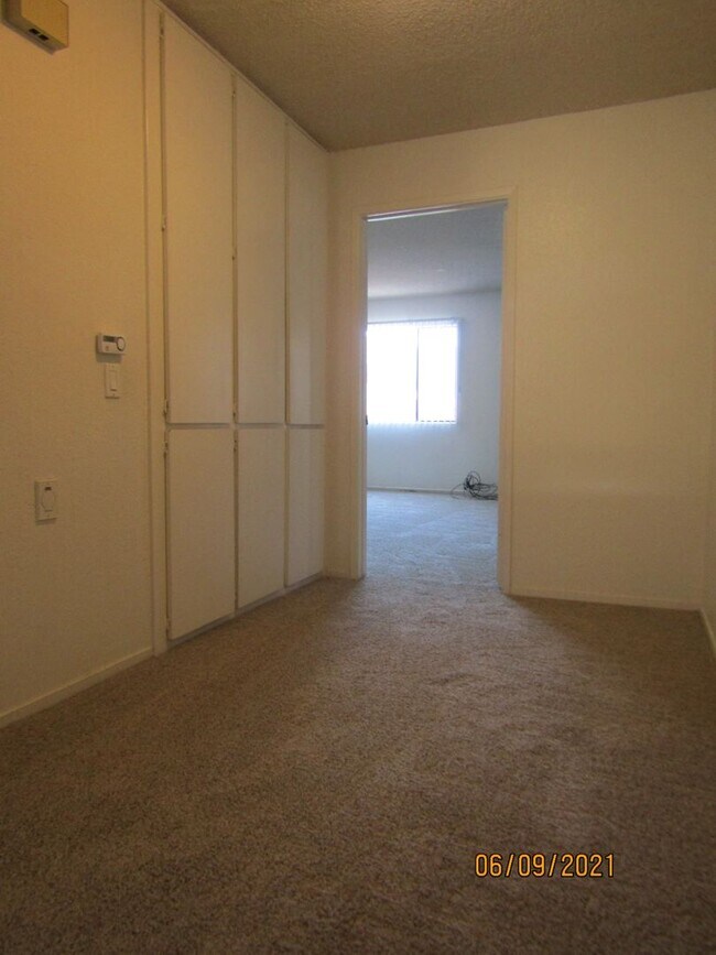 Building Photo - Centrally Located Large Two Story Condo wi...