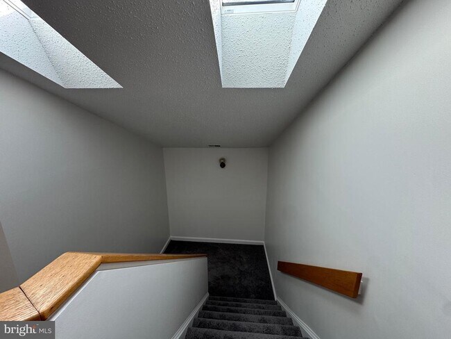 Building Photo - 1898 Villaridge Dr