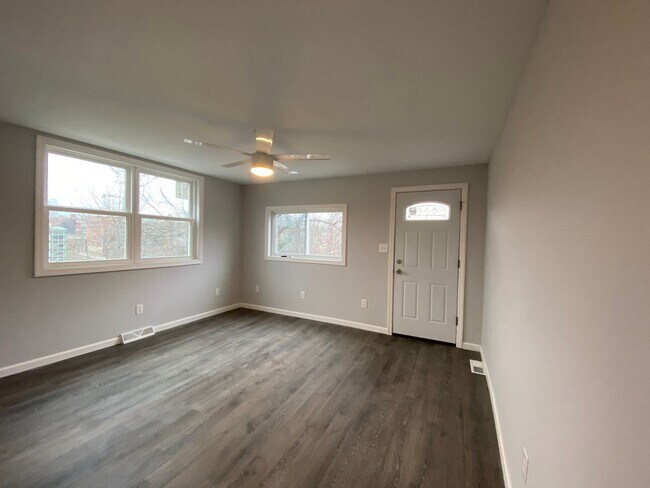 Building Photo - NEWLY RENOVATED 2 BEDROOM IN THE HEART OF BLOOMFIELD!