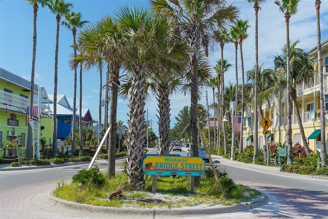 Building Photo - 4216 Plumosa Terrace