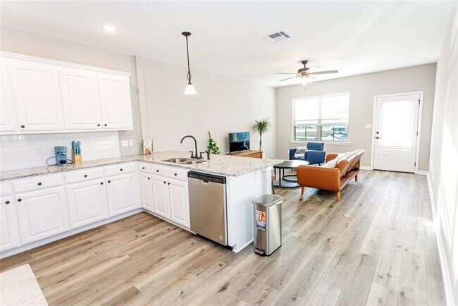 Building Photo - 2931 Niccoline Way