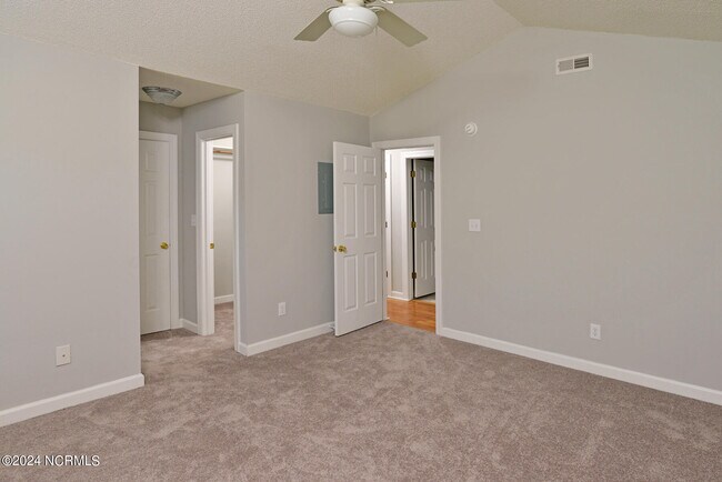 Building Photo - 2008 Penncross Dr