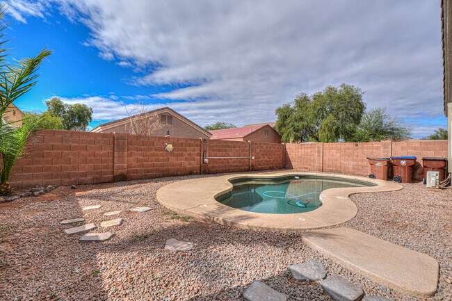 Building Photo - 43749 W Magnolia Rd