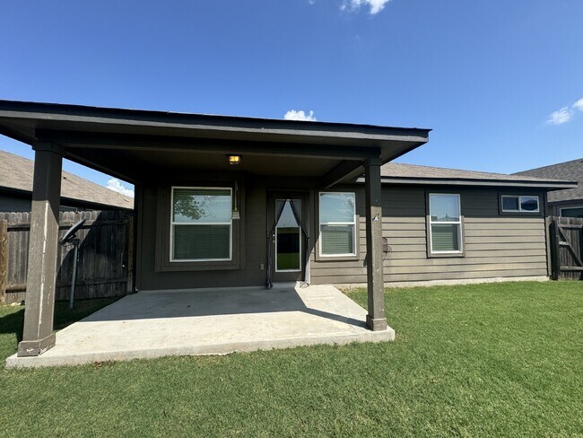 Building Photo - Charming single story 3-bedroom 2-bath hom...