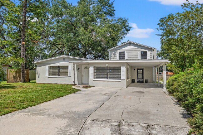 Building Photo - 5805 N 43rd St