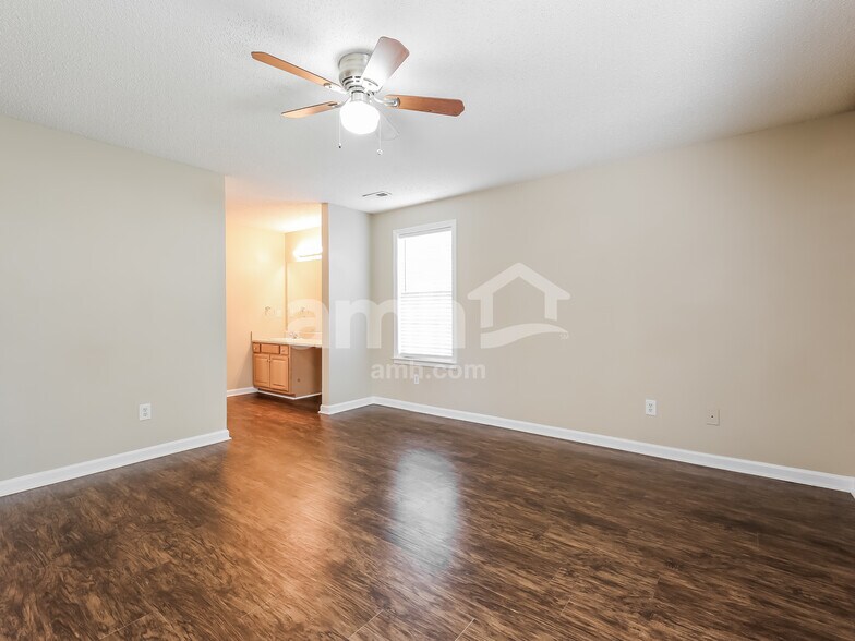 Building Photo - 100 Kingfisher Dr