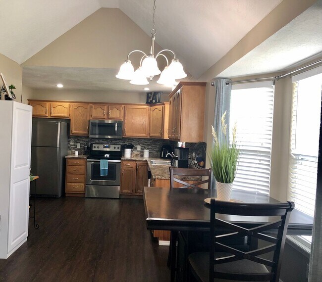 Building Photo - Republic Schools - Gorgeous 4 Bed 2 Bath 2 Car Garage For Rent