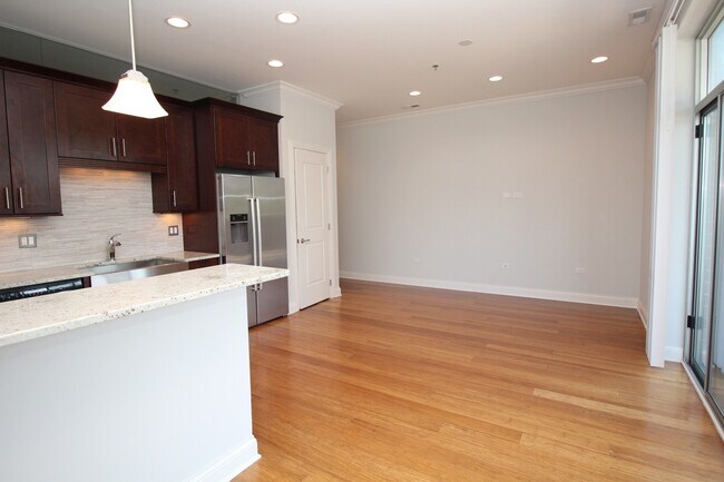Building Photo - 1609 W Warren Blvd