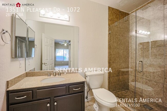 Building Photo - Beautiful 2 Bedroom Condo In Mirage Park R...