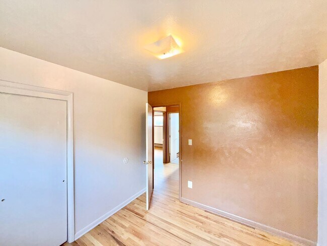 Building Photo - 225 Elmwood Dr
