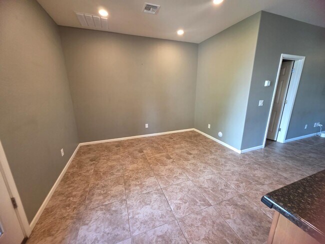 Building Photo - 9 S 195th Ln