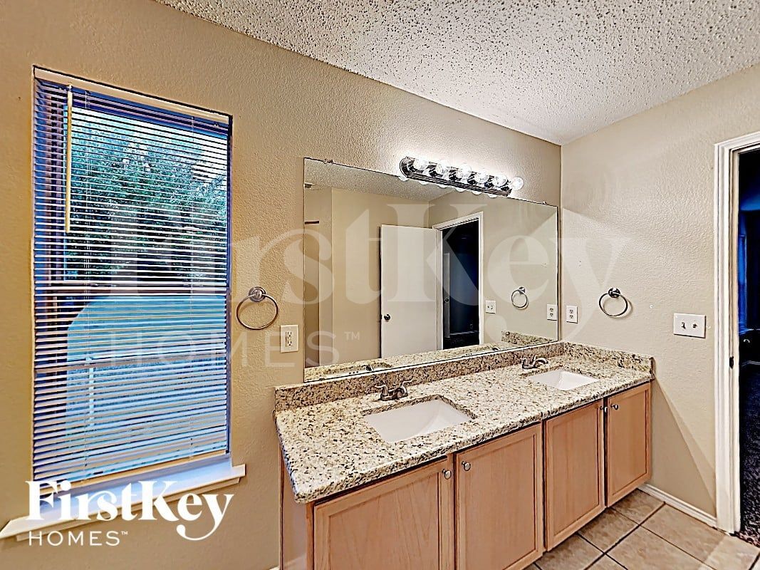 Building Photo - 820 Monette Dr