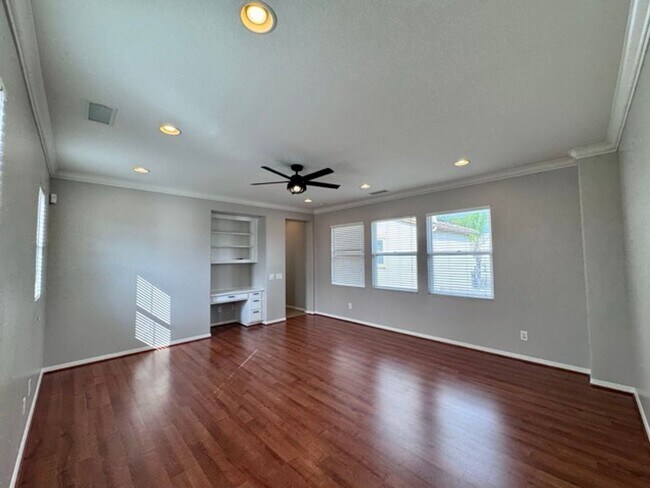 Building Photo - Discover this beautifully upgraded 5 bedro...