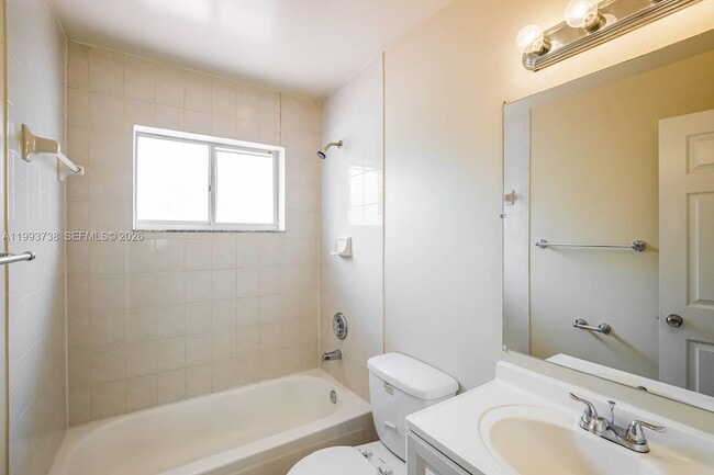 Building Photo - 1906 SW 123rd Ave