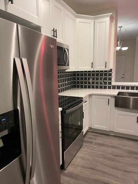 Building Photo - 1150 Lake Shadow Cir