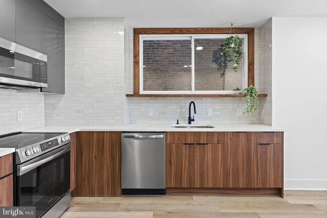 Building Photo - 1502 S 52nd St