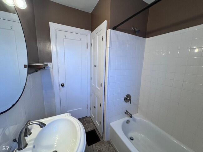 Building Photo - 1524 E 46th St