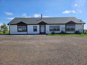 Building Photo - 5 Bed 3 Bath Ranch Home with 5 Acres.